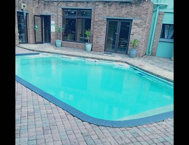 1,629M² GUESTHOUSE FOR SALE IN WEST ACRES EXT 2